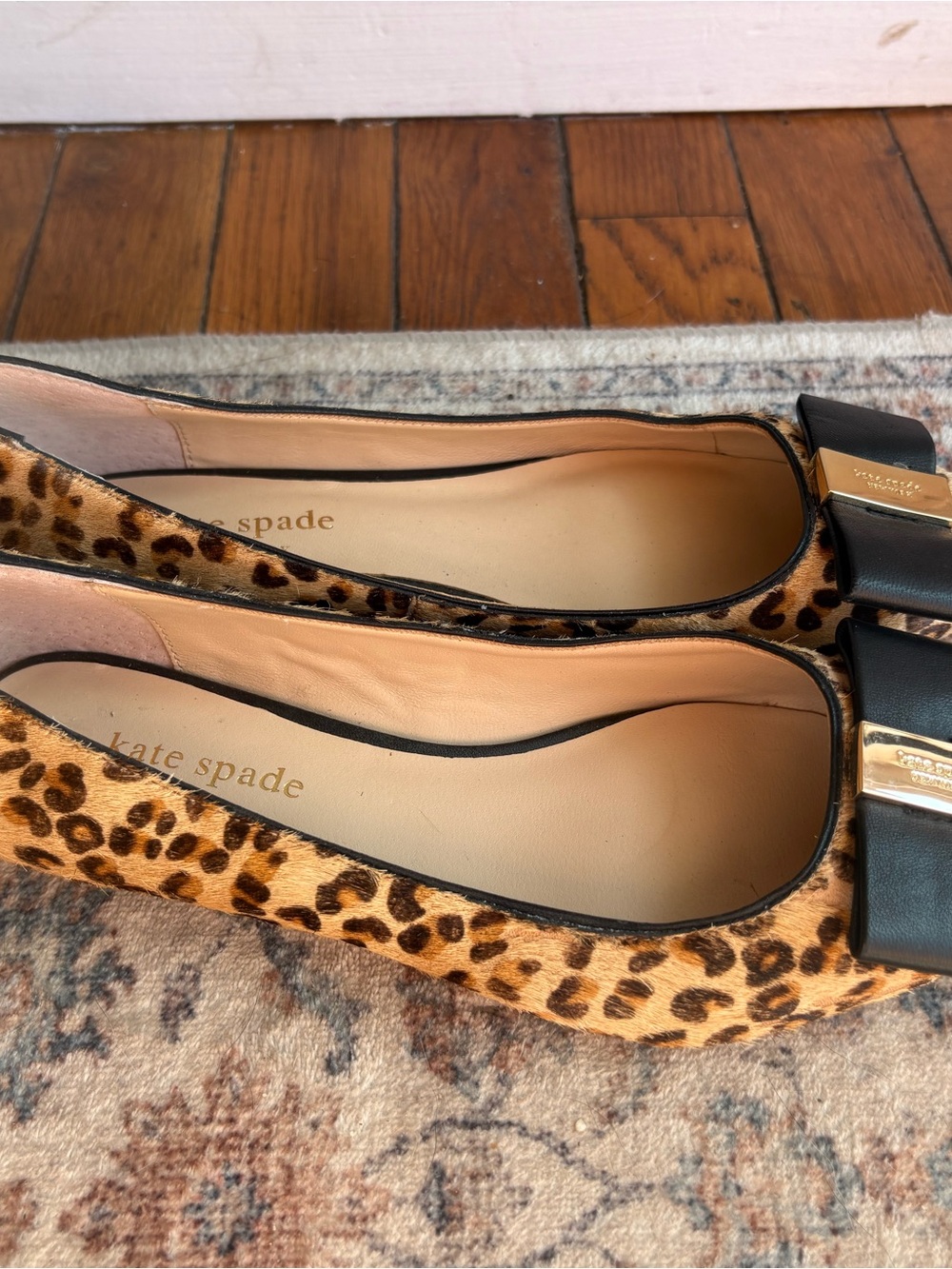 Women’s Kate Spade Size 6.5 Leopard Print Bow Pointed Toe Flats - Black Bow - Picture 3 of 8